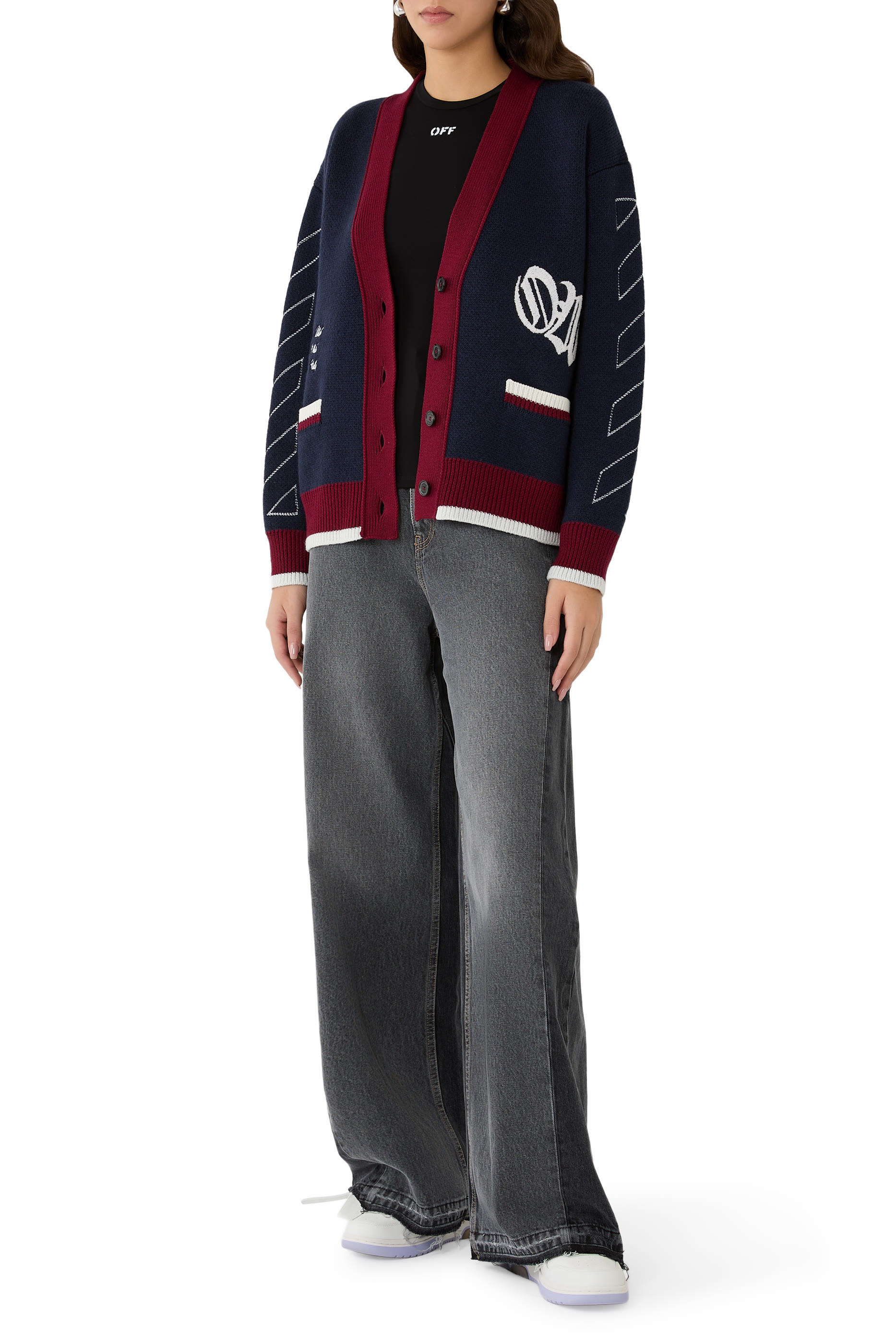 بلوزة بتصميم سيك سكين وأكمام طويلة مزينة بشعار الماركة