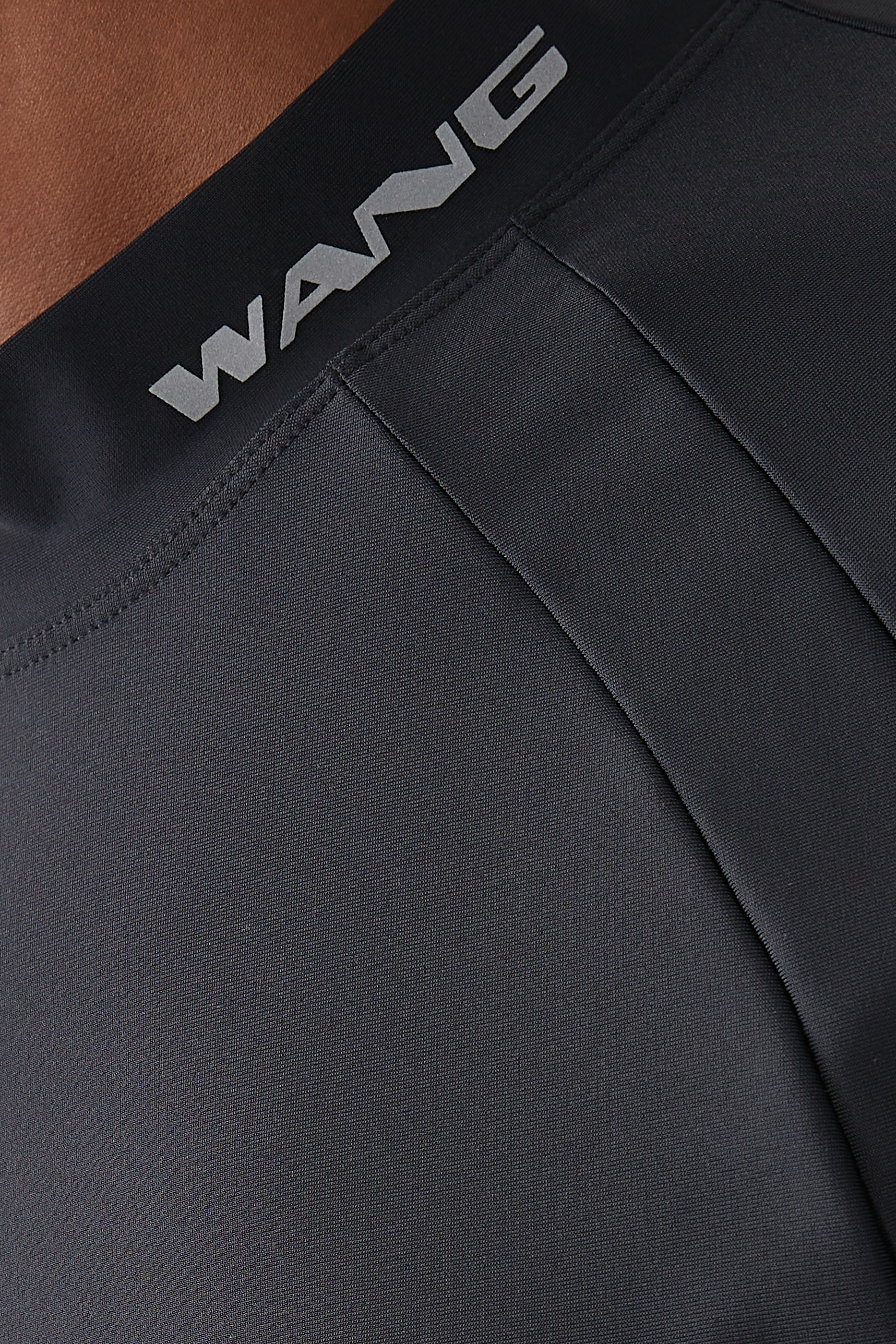 بلوزة للسباحة بقصة ضيقة بشعار الماركة نايلون مطاطي