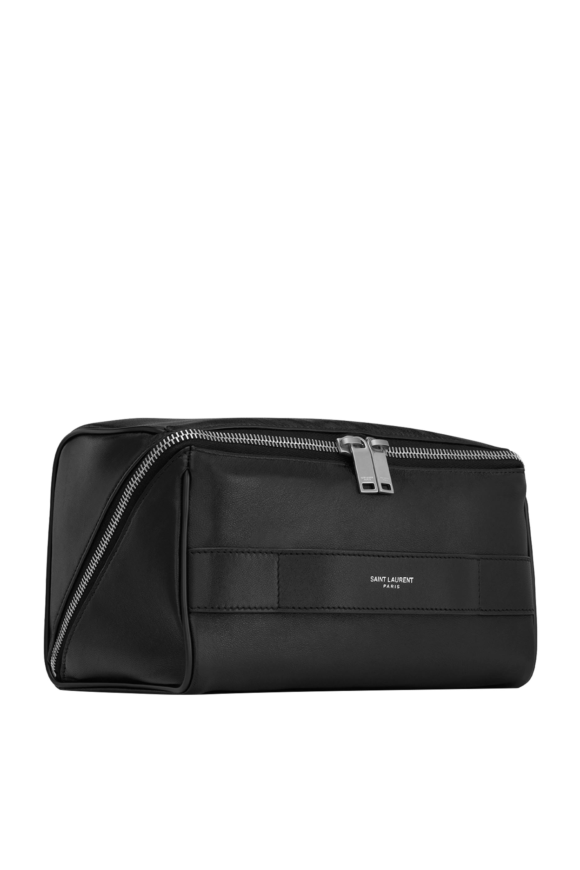 حقيبة مستحضرات تجميل صغيرة