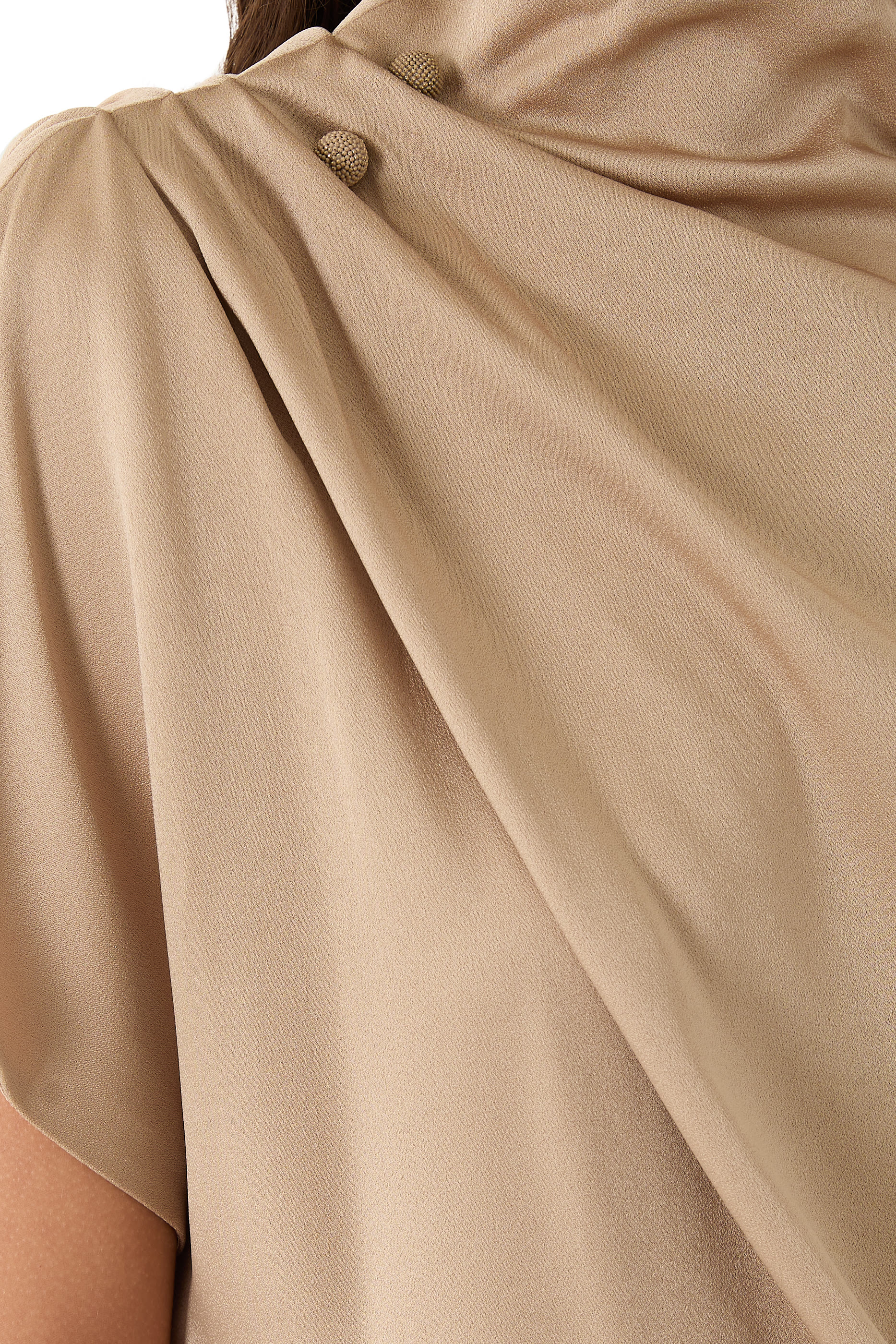 بلوزة إنفرز ساتان بدون أكمام