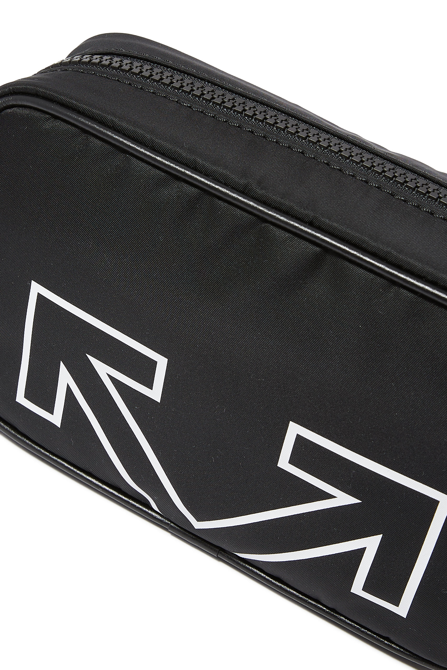 حقيبة مستحضرات العناية الشخصية بشعار الماركة