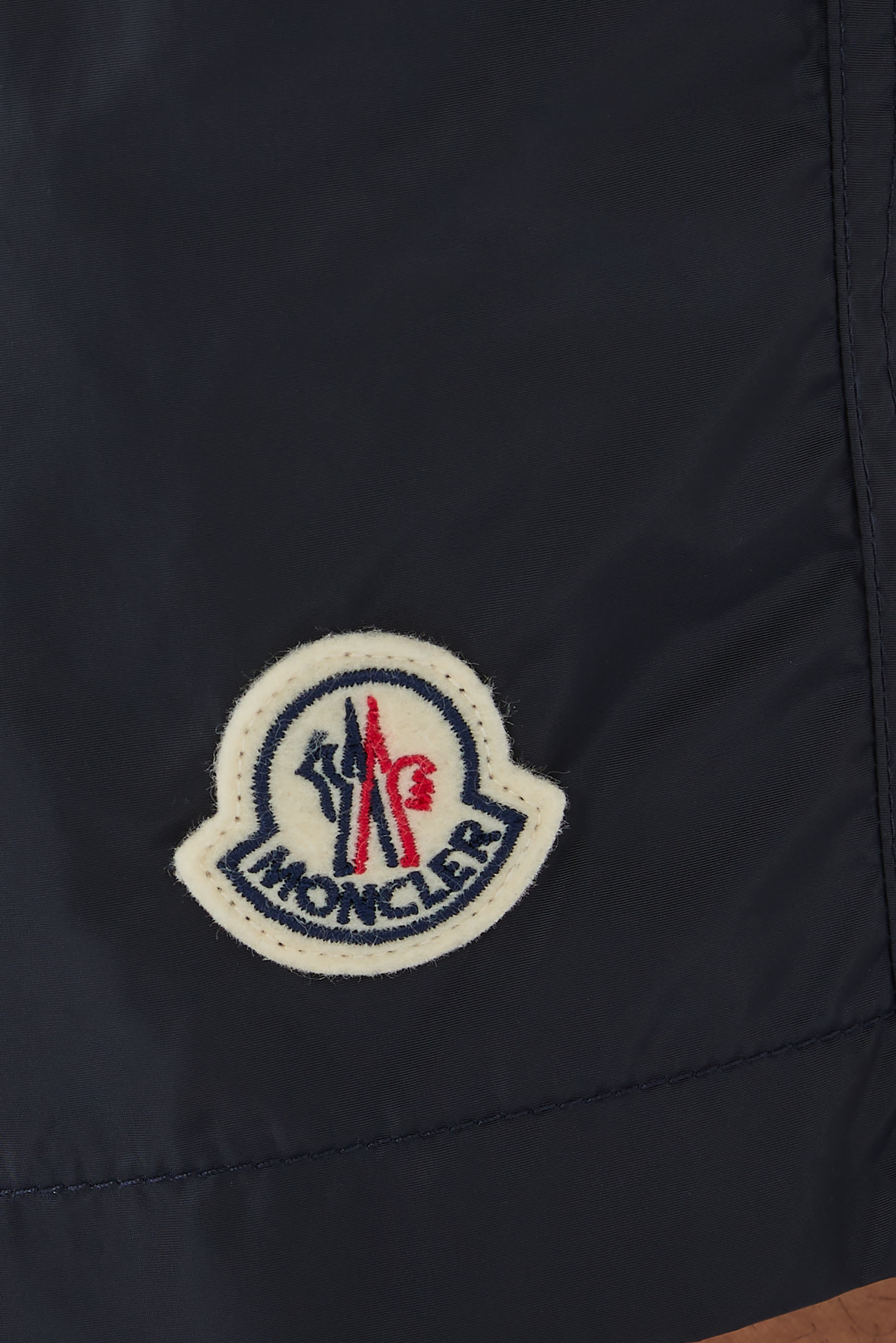 شورت سباحة بشعار الماركة