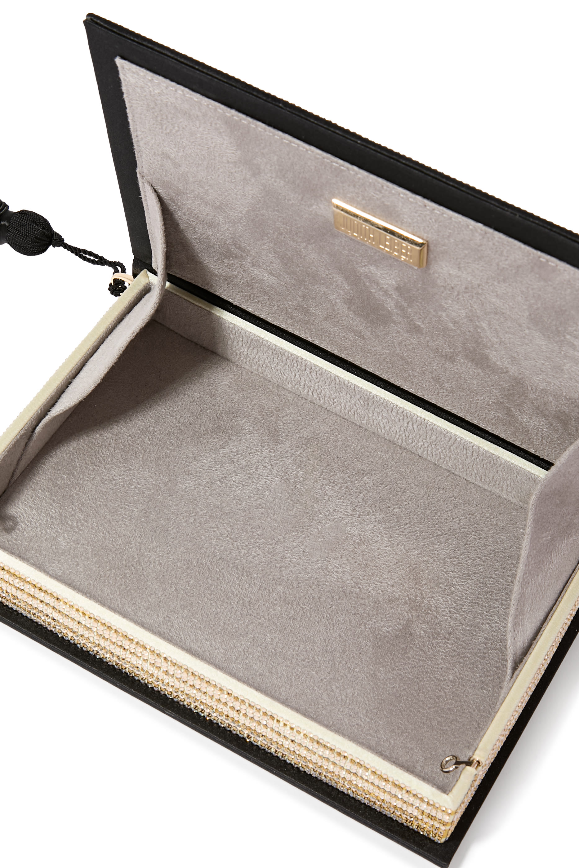 كلاتش بتصميم كتاب حكايات خيالية