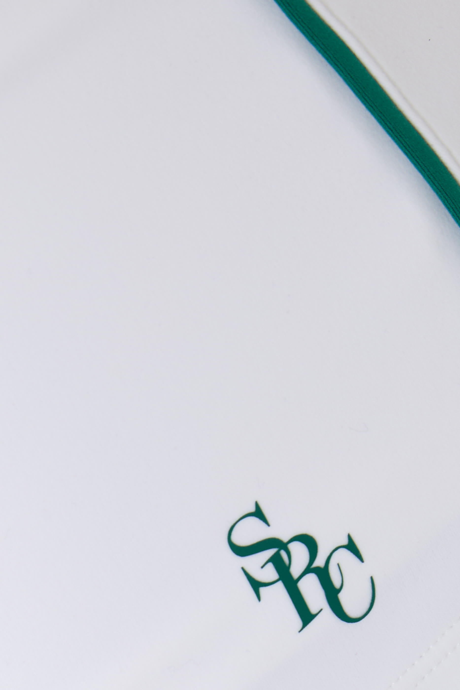 تنورة رياضية بشعار اس ار سي