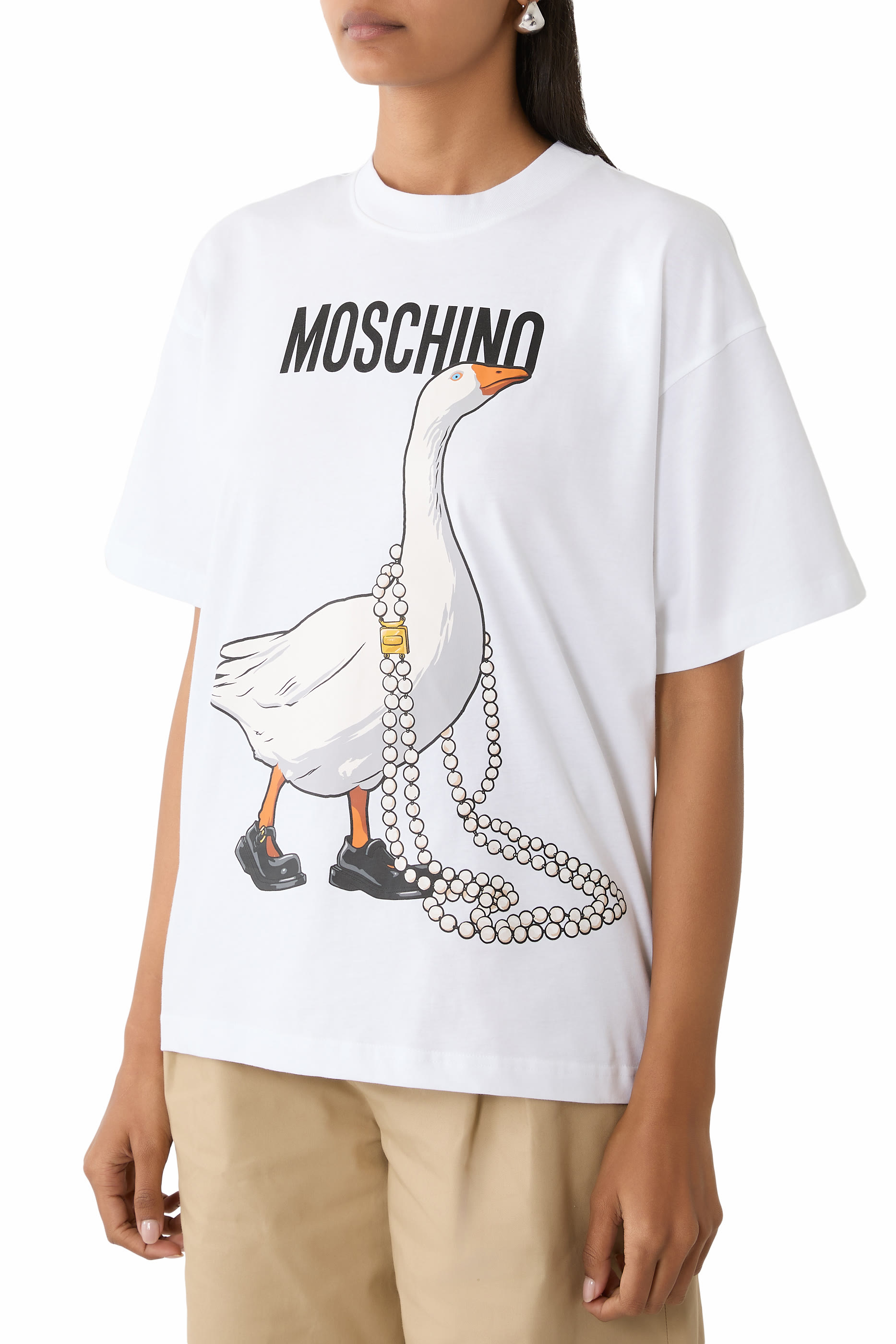 تيشيرت بقصة فضفاضة وشعار الماركة