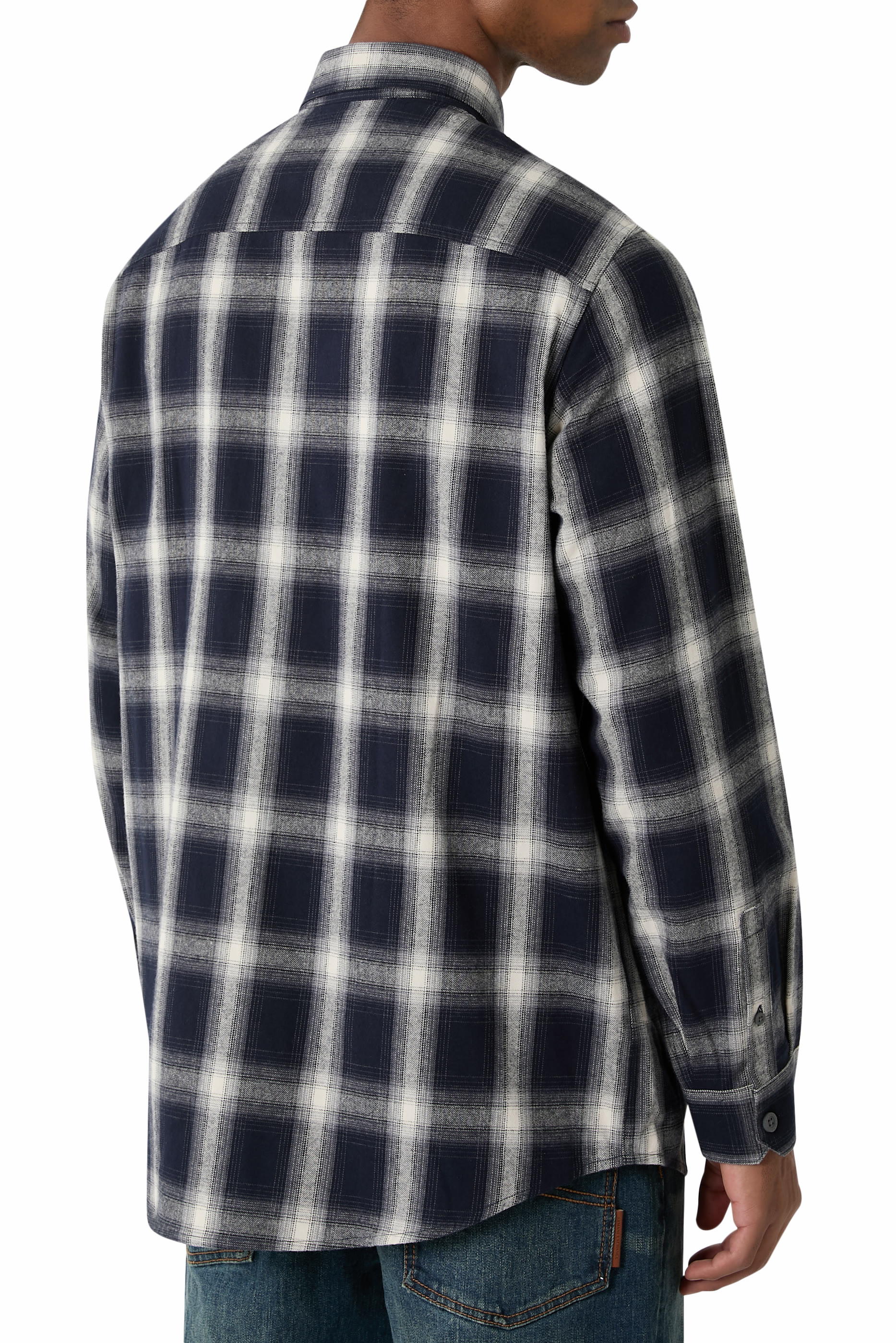 قميص بنقشة مربعات وقصة عادية 