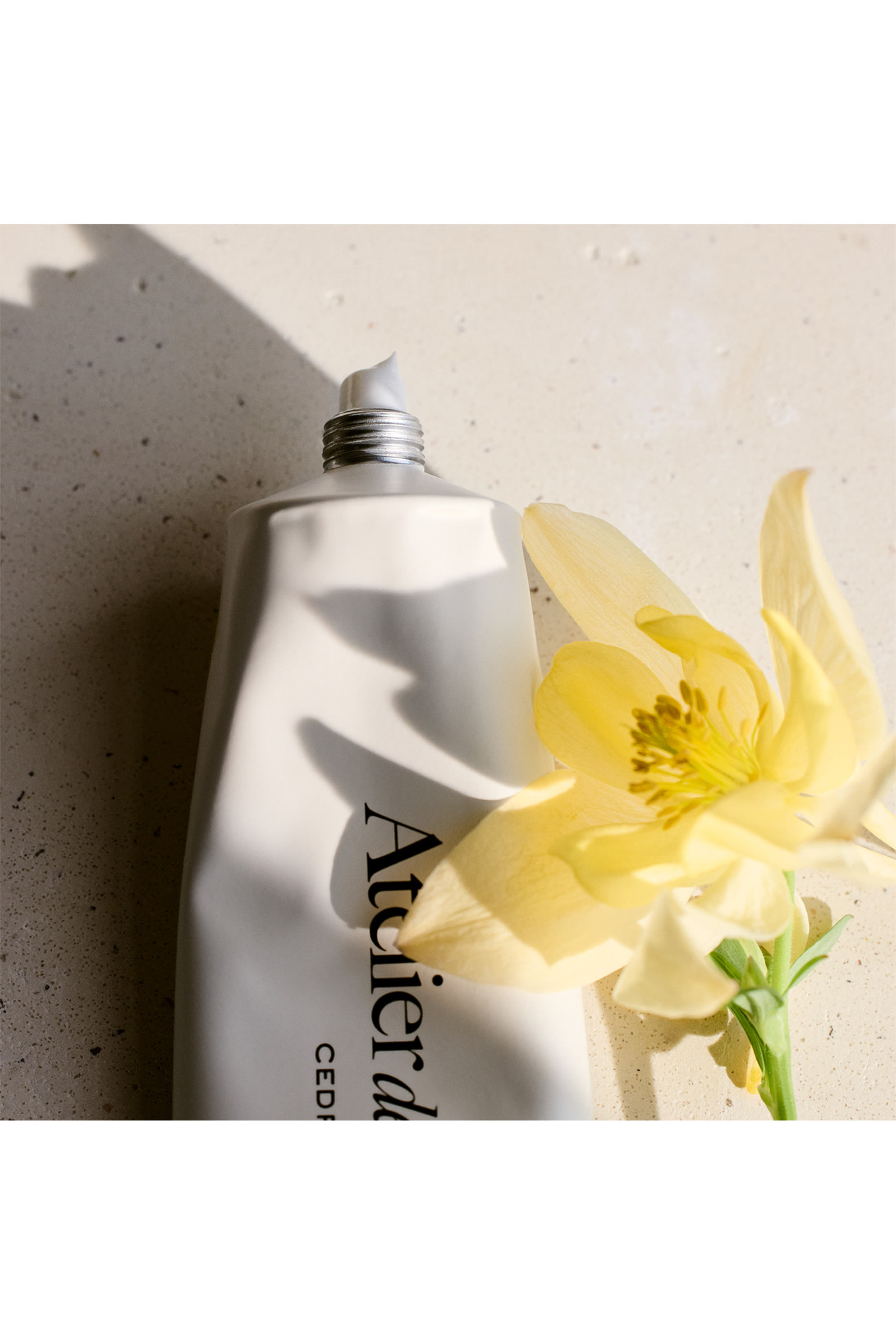 كريم لليدين معطر سيدراس من مجموعة أتيليه ديه فلورز