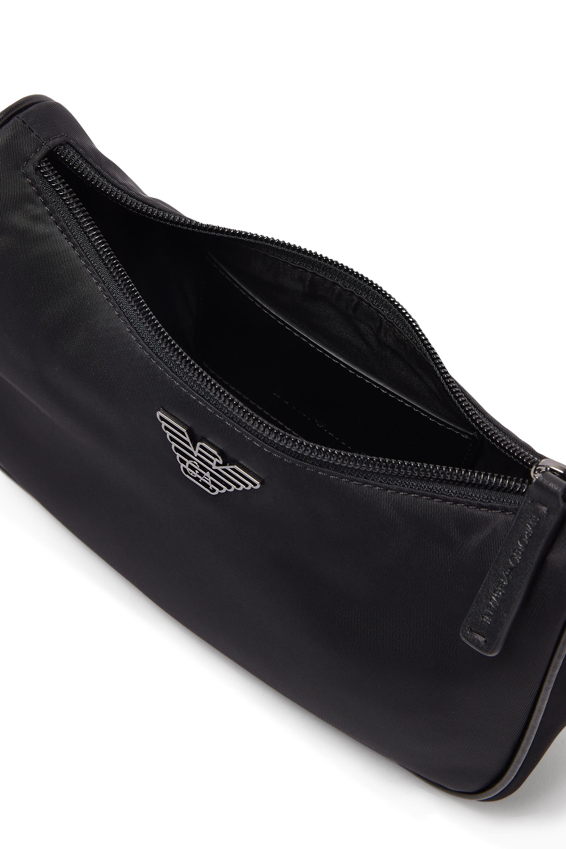 حقيبة كروس بحلية معدنية بشعار الماركة