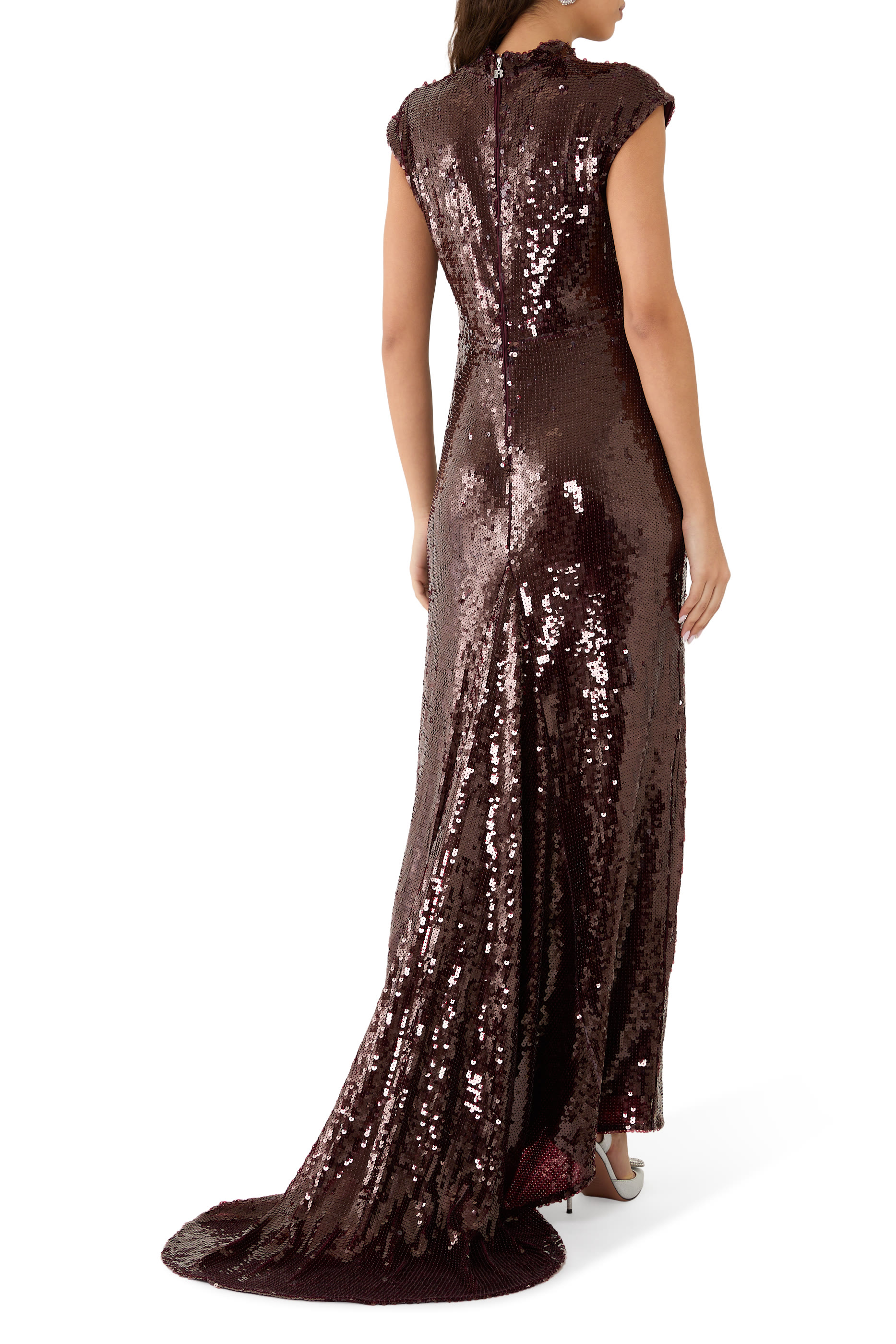 فستان طويل بأكمام كاب