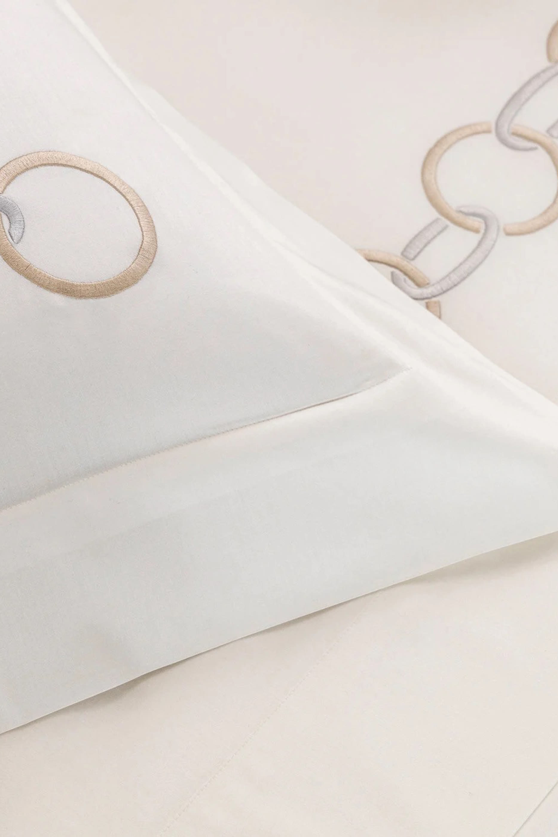 غطاء لحاف بتطريزات حلقات