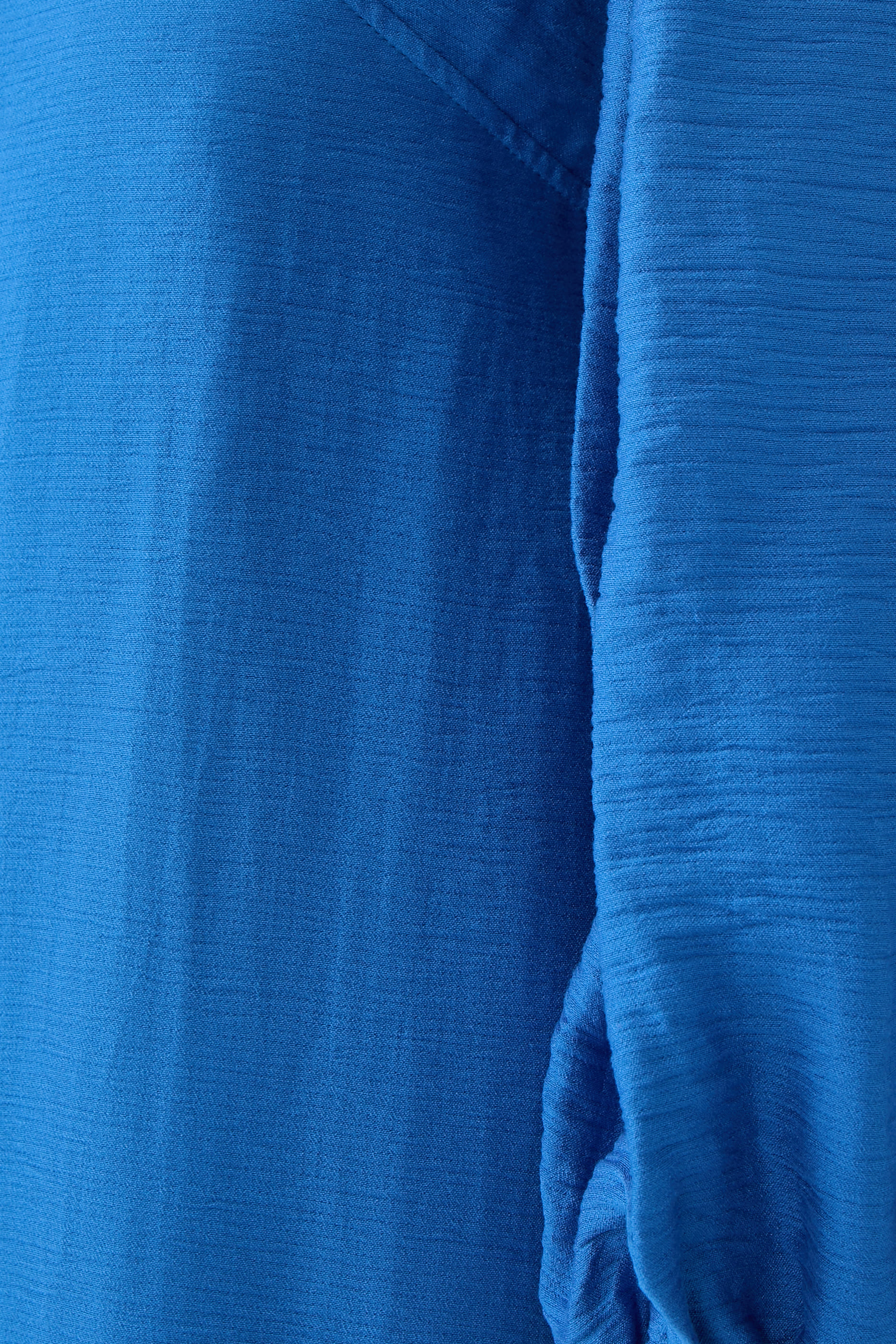 فستان زيندايا متوسط الطول بأكمام منفوخة