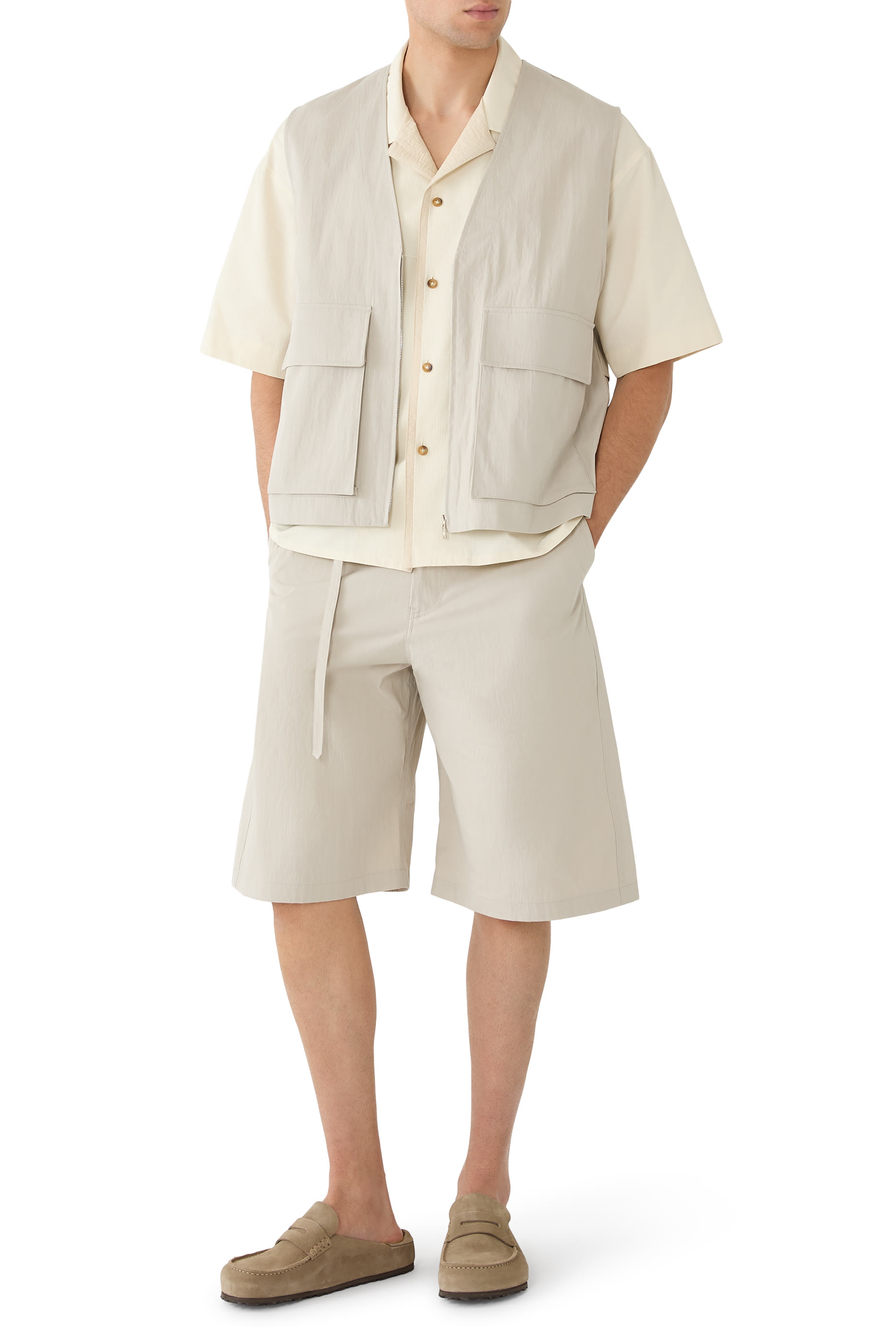 شورت بحزام وتصميم مقوس