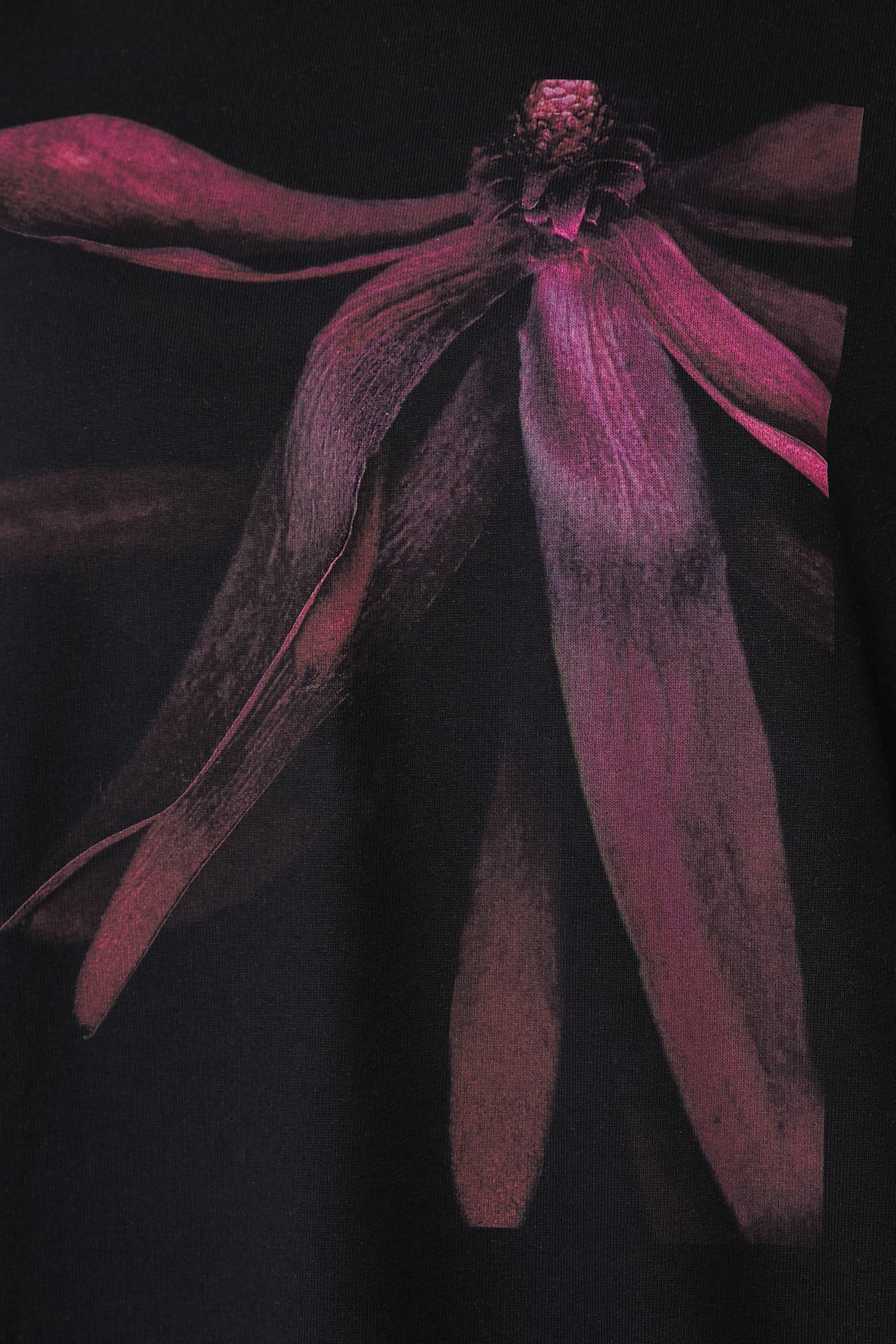 كنزة بقصة فضفاضة وياقة ضيقة