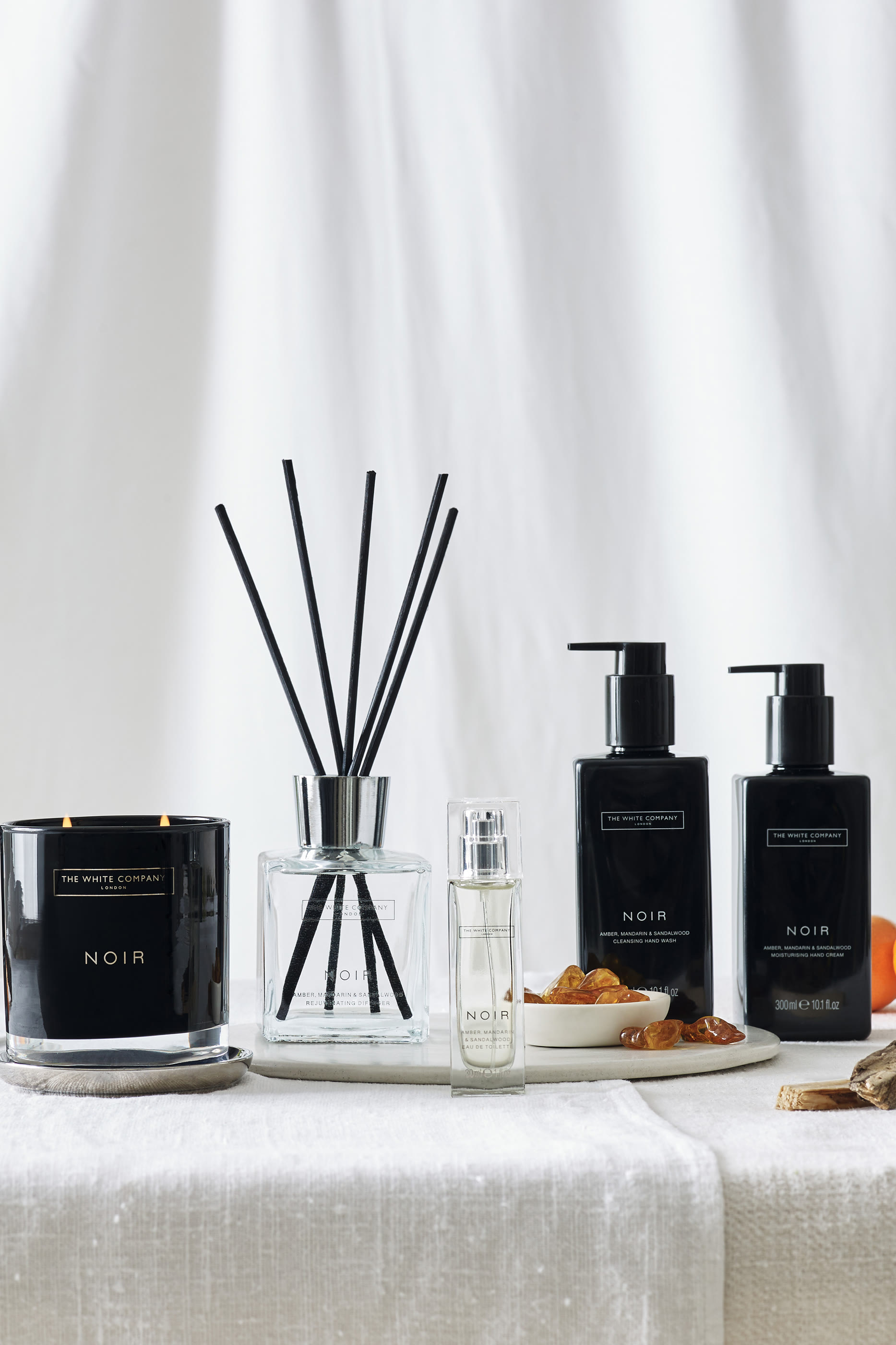 كريم نوار مرطب لليدين